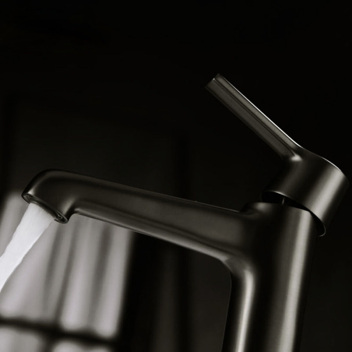 black washbasin faucet